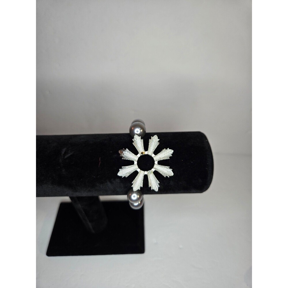 Silver Tone Beaded Bracelet with Flower Design